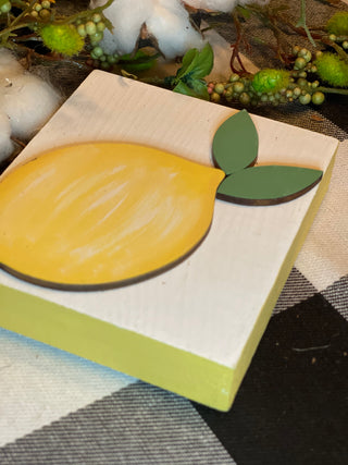 This image shows the side details of the white lemon block sign.