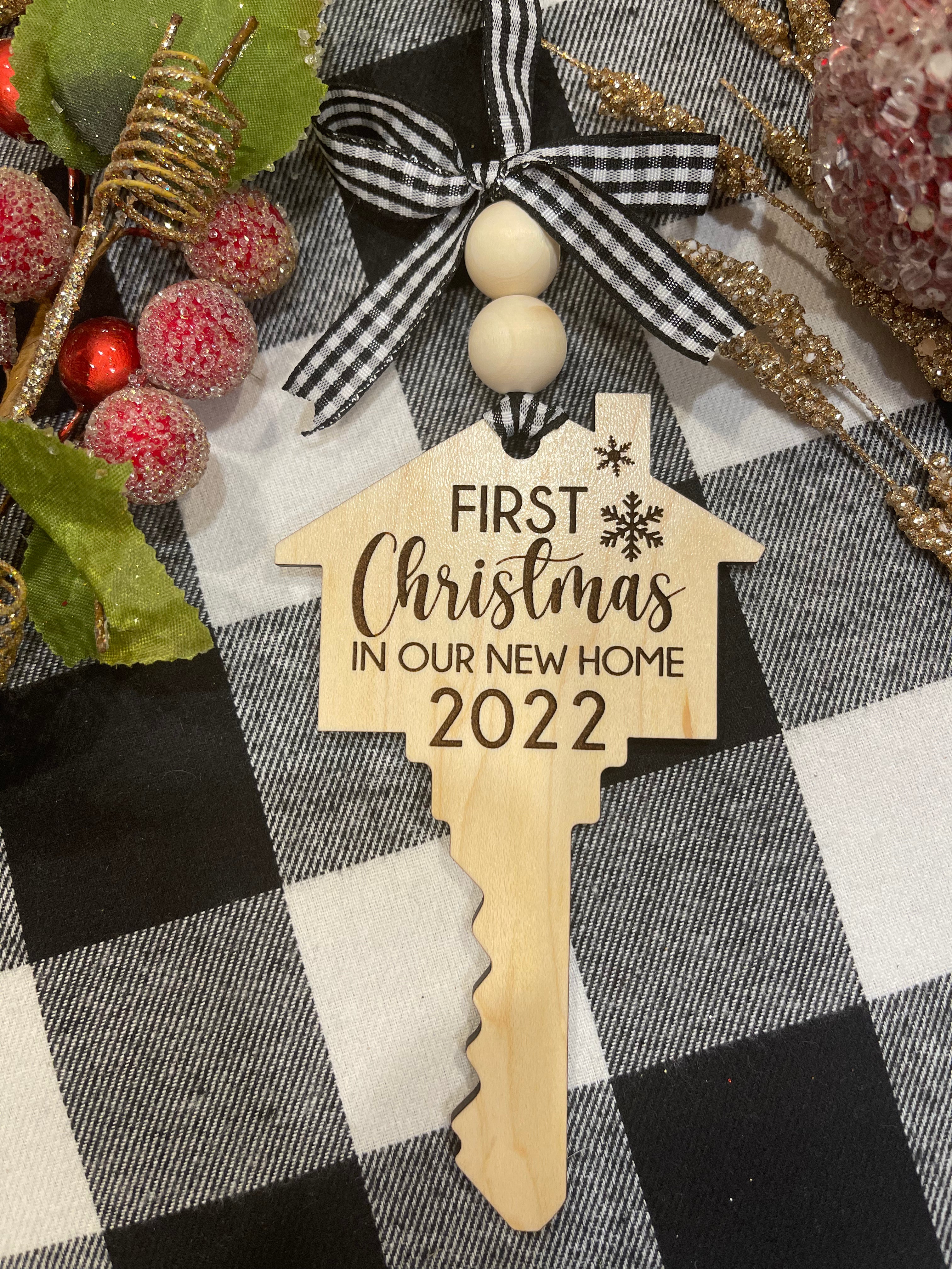 This is an alternate image of the ornament key.