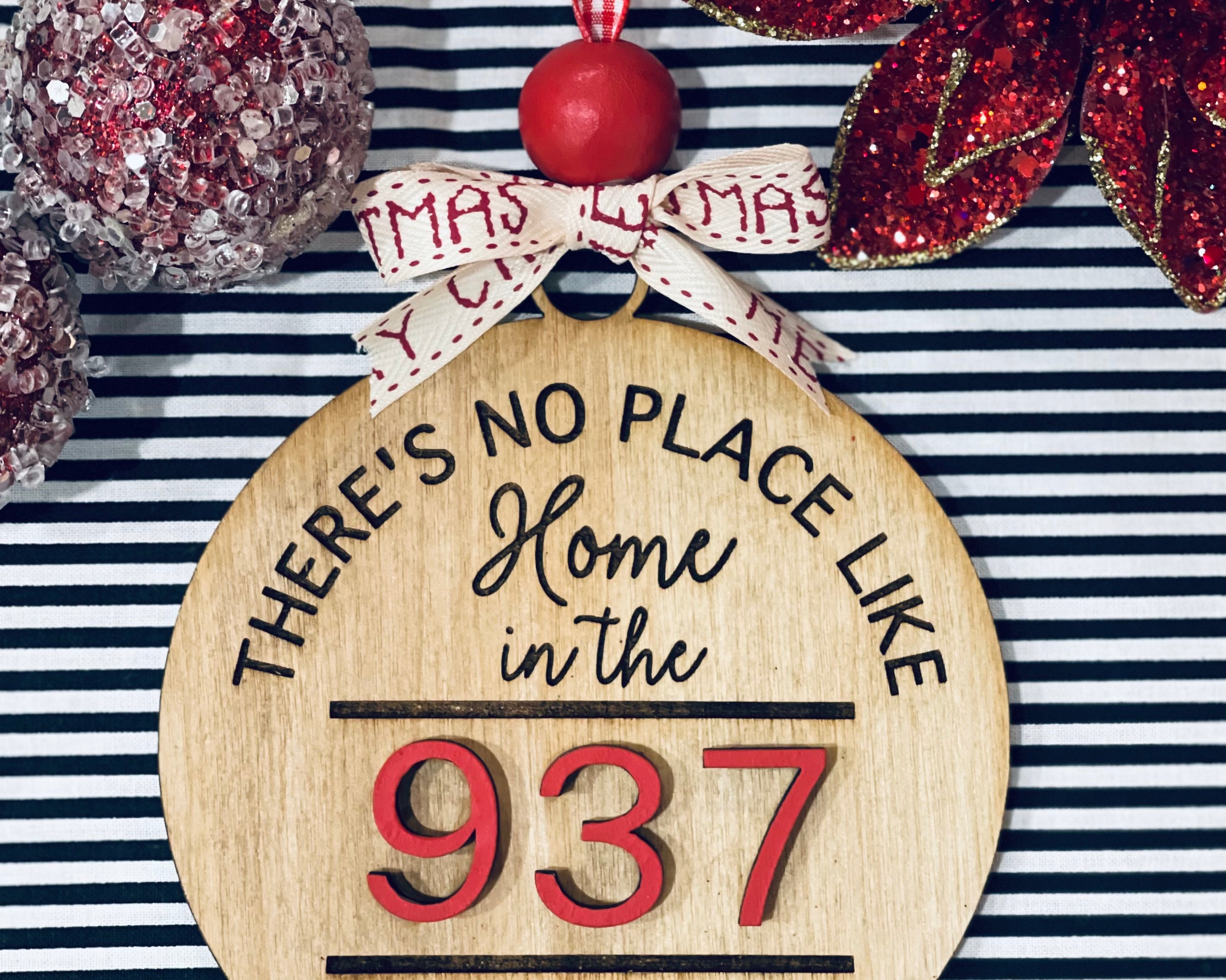This image shows the large area code ornament. 