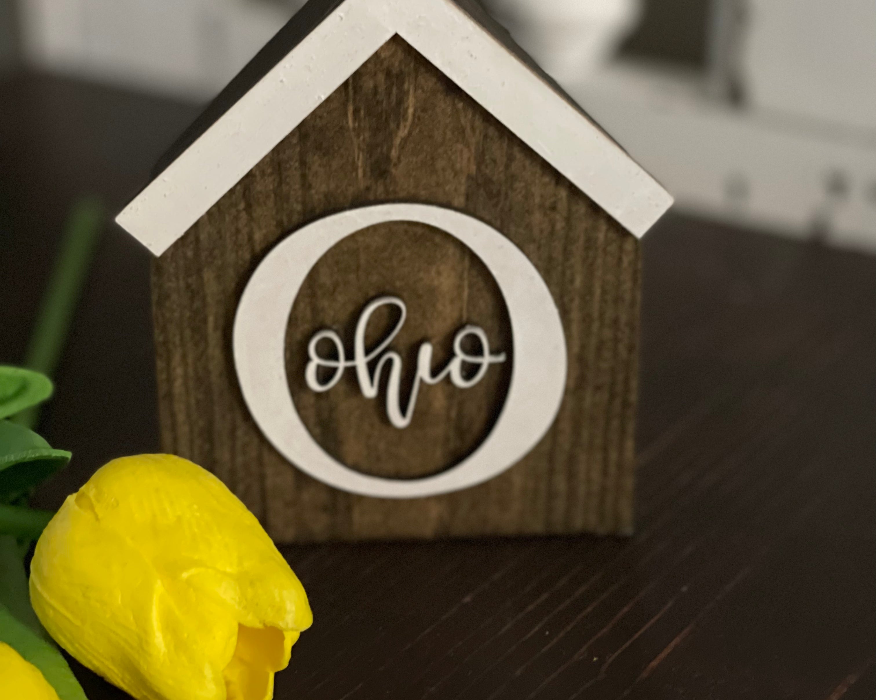 This image shows the stained Ohio "O". 