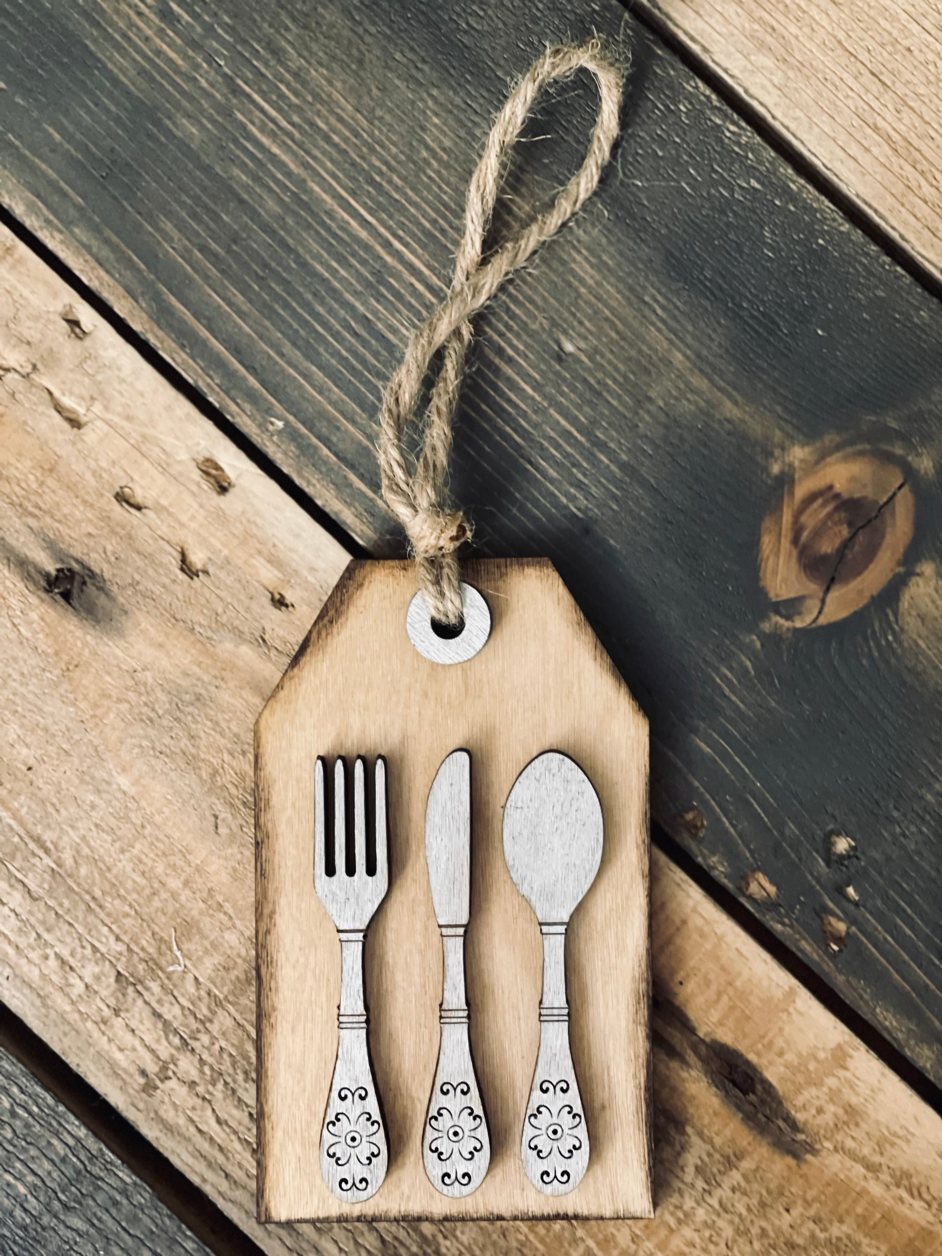 This image show the full view of the gift tag silverware set.