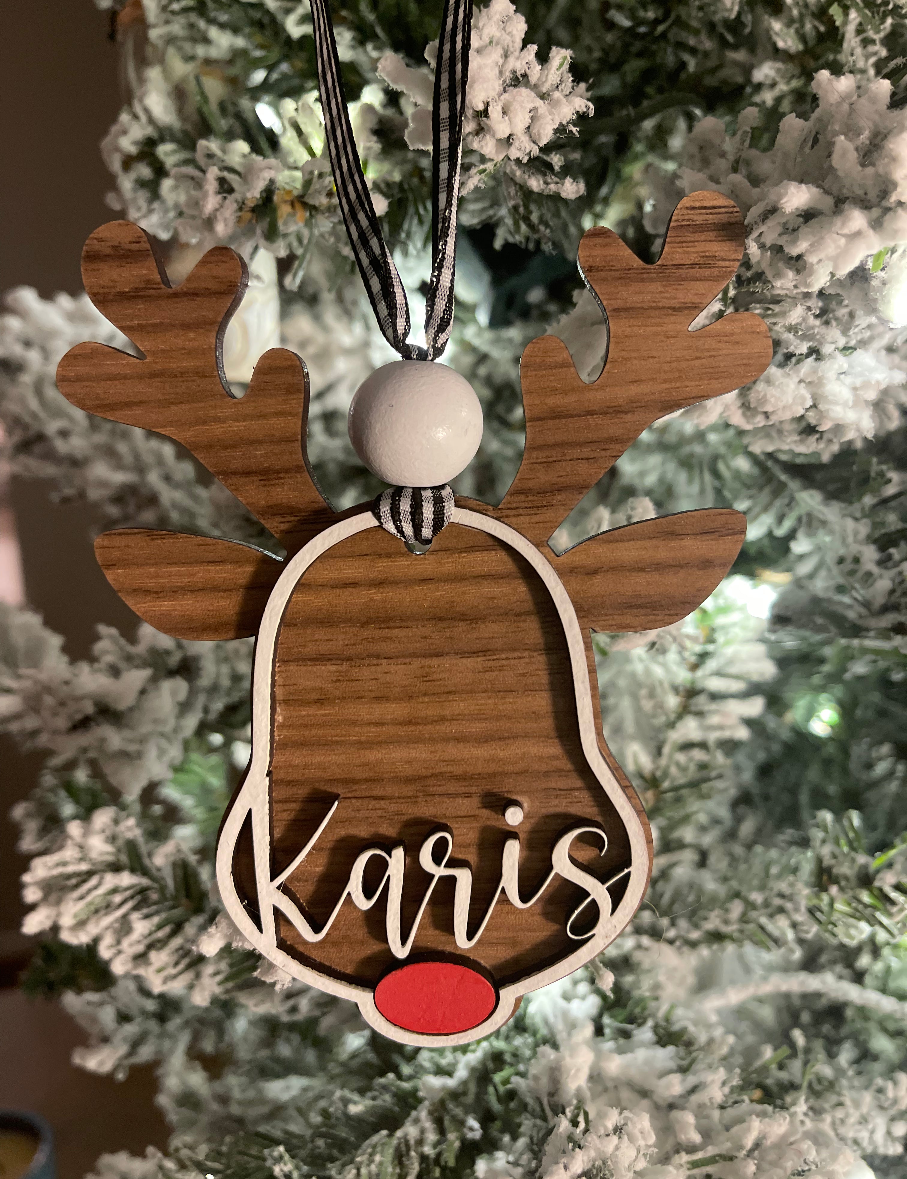This reindeer ornament has the 3D name cutout.