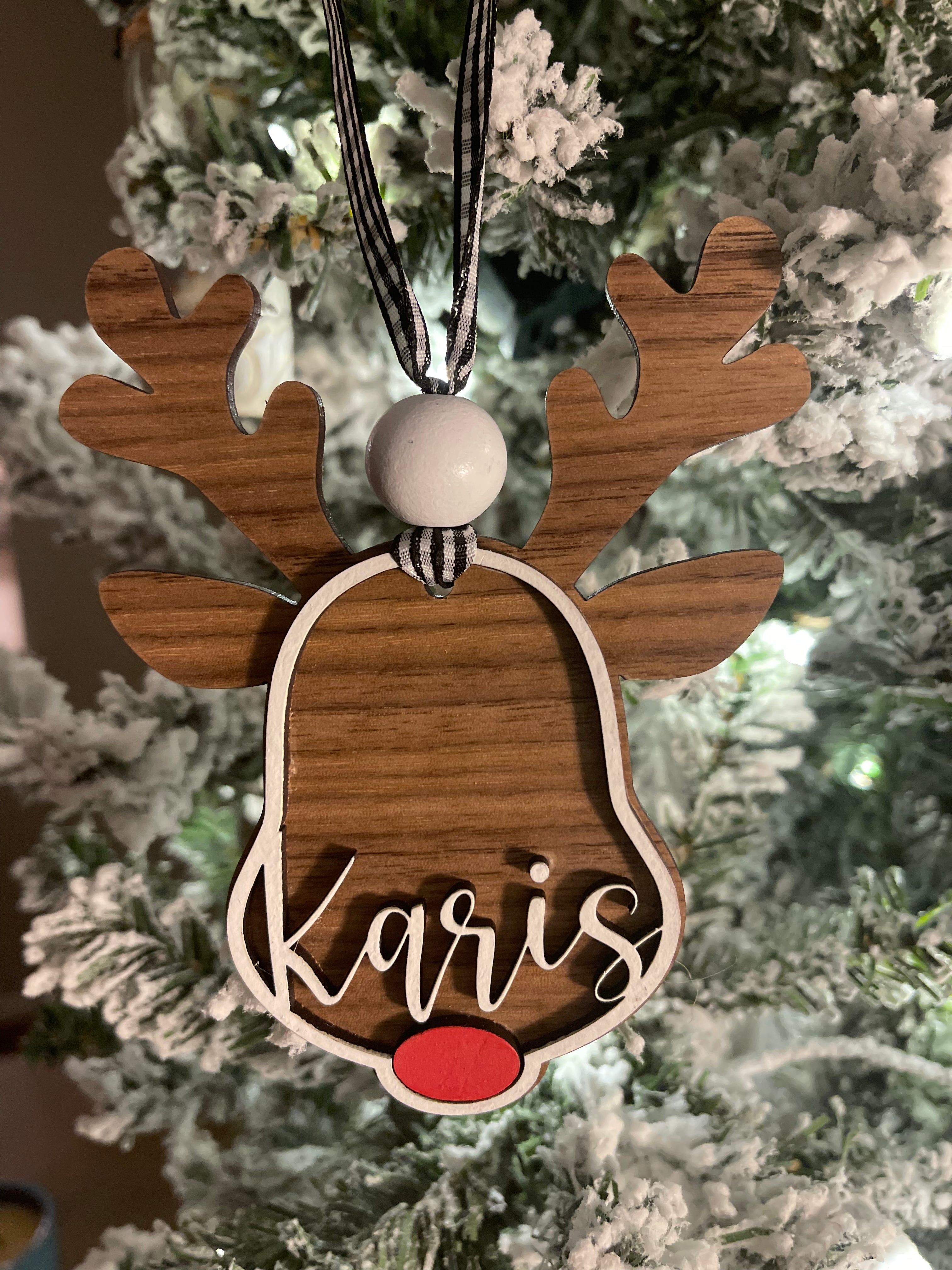 This reindeer ornament has the 3D name cutout.