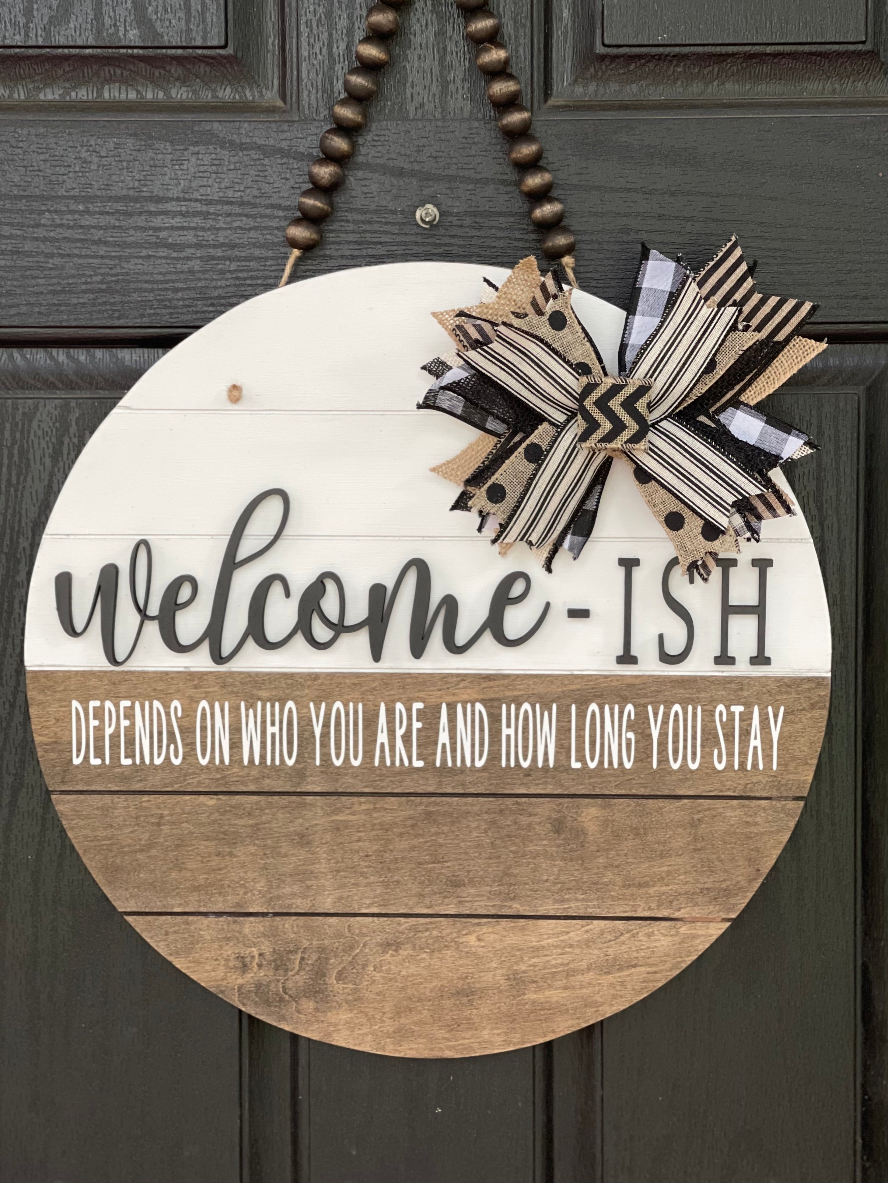 Welcome-ish Shiplap Door Hanger shows the 18" round on a front door.